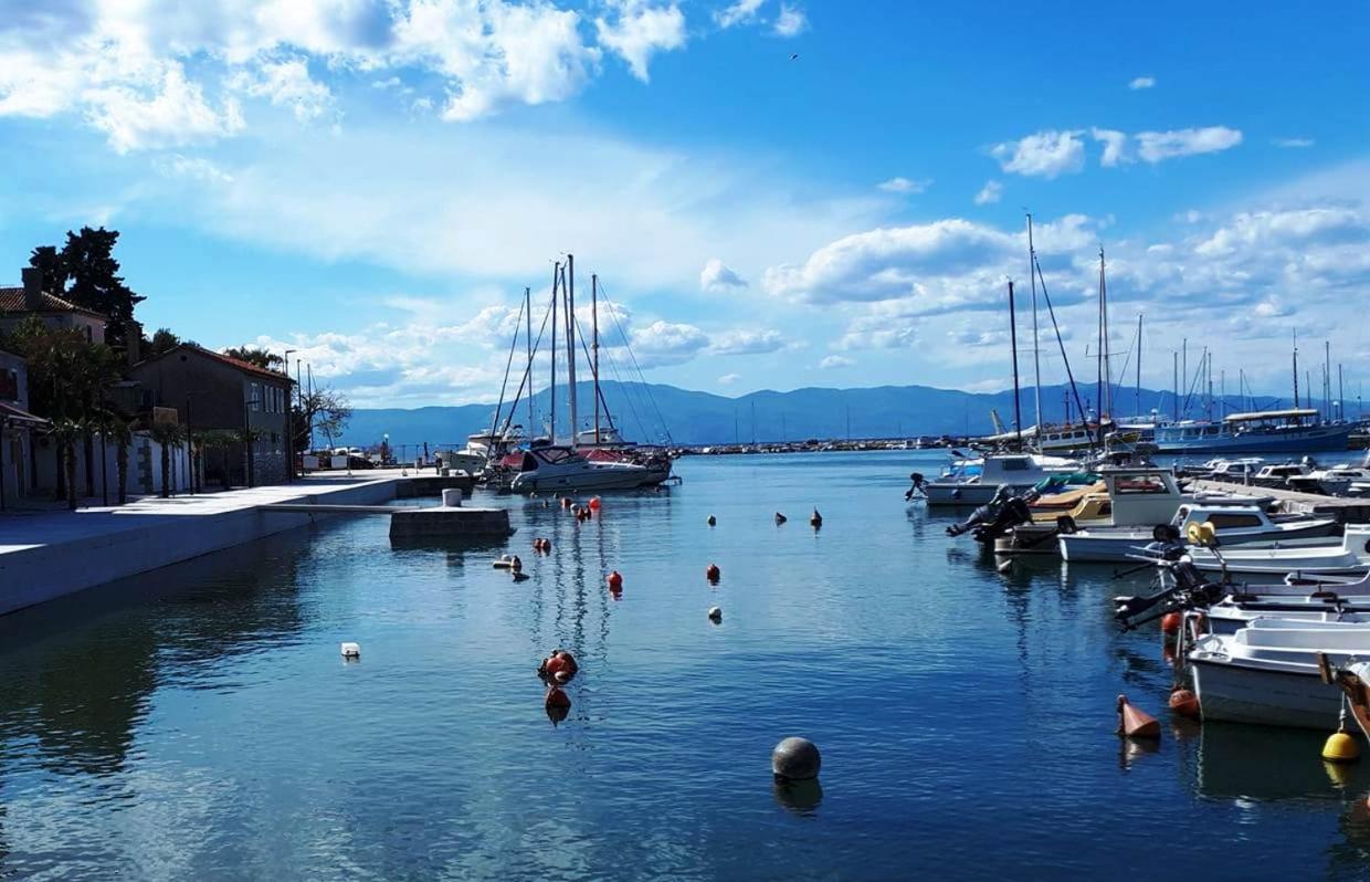Apartments Ljuba I Mare Malinska Εξωτερικό φωτογραφία