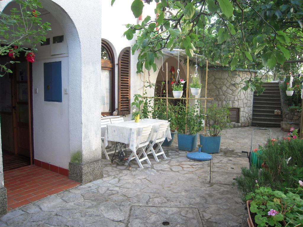Apartments Ljuba I Mare Malinska Δωμάτιο φωτογραφία