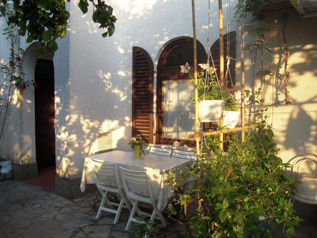 Apartments Ljuba I Mare Malinska Δωμάτιο φωτογραφία