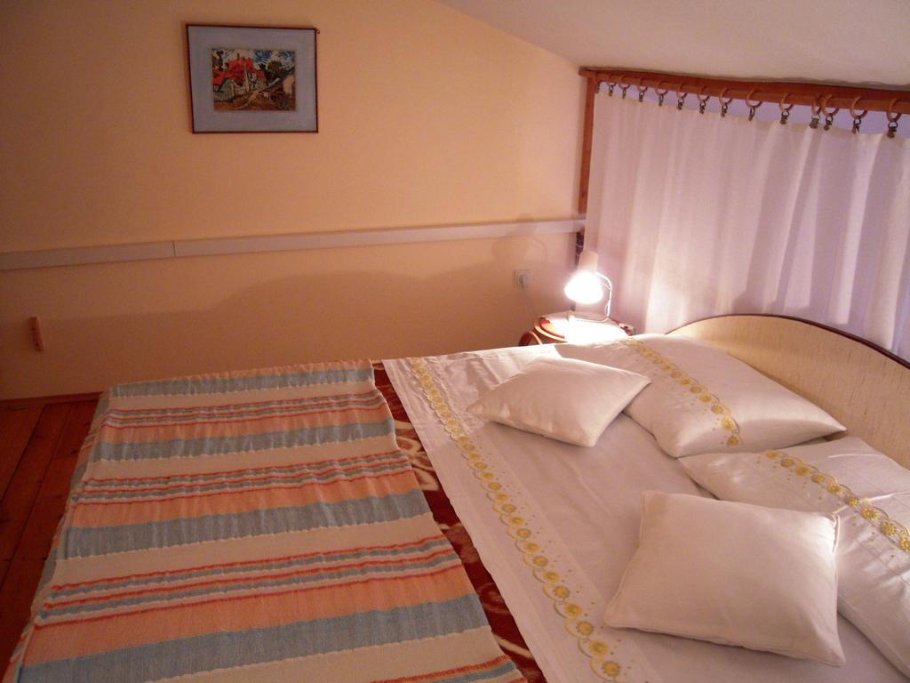 Apartments Ljuba I Mare Malinska Εξωτερικό φωτογραφία